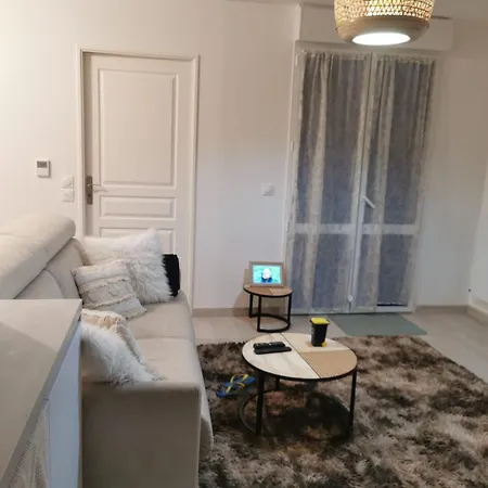 Viroflay Apartment *