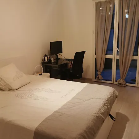 Viroflay Apartment